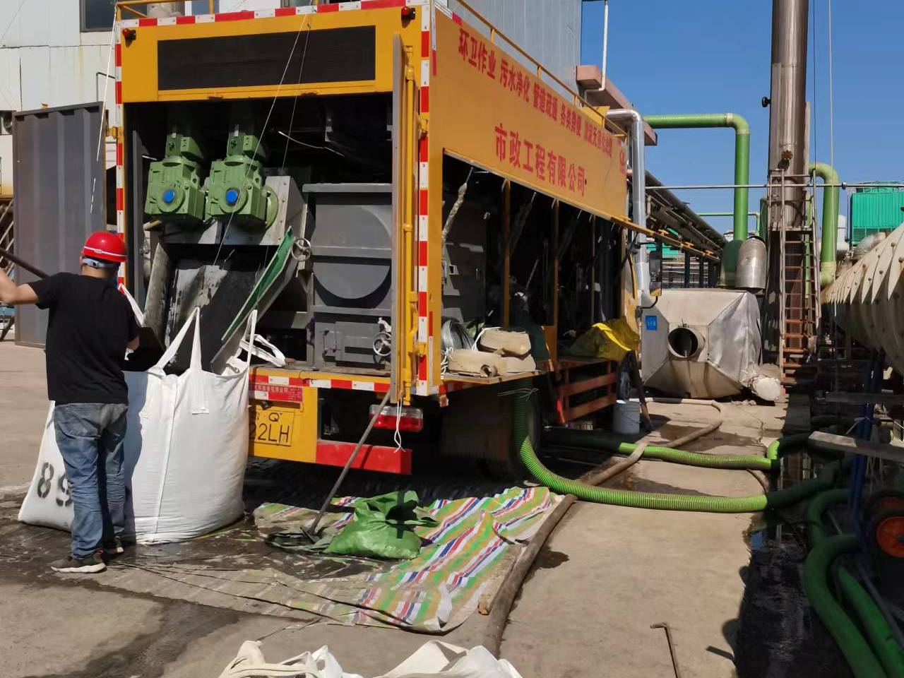 细水乡淤泥压干处理