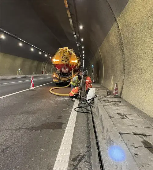 细水乡隧道排水渠清淤